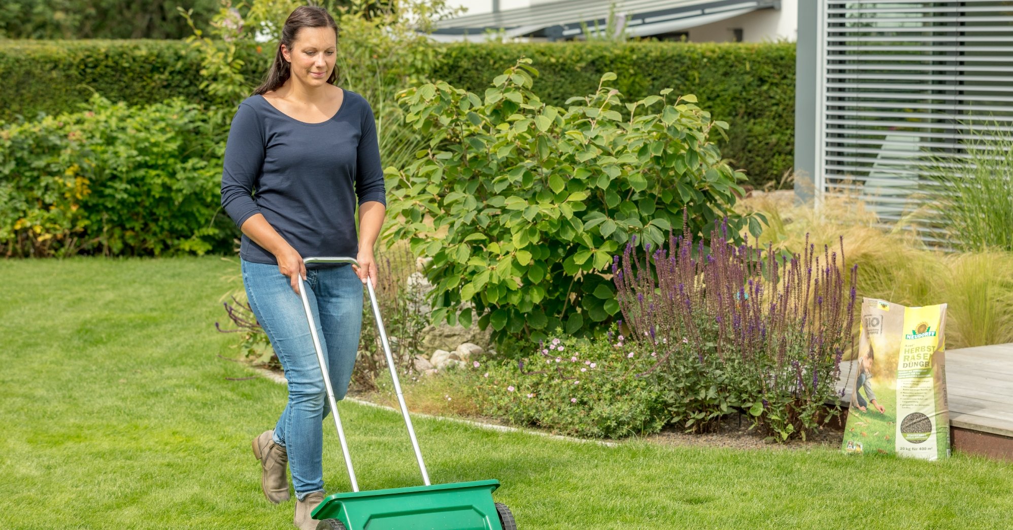 Azet HerbstRasenDünger ausbringen Azet HerbstRasenDünger ausbringen